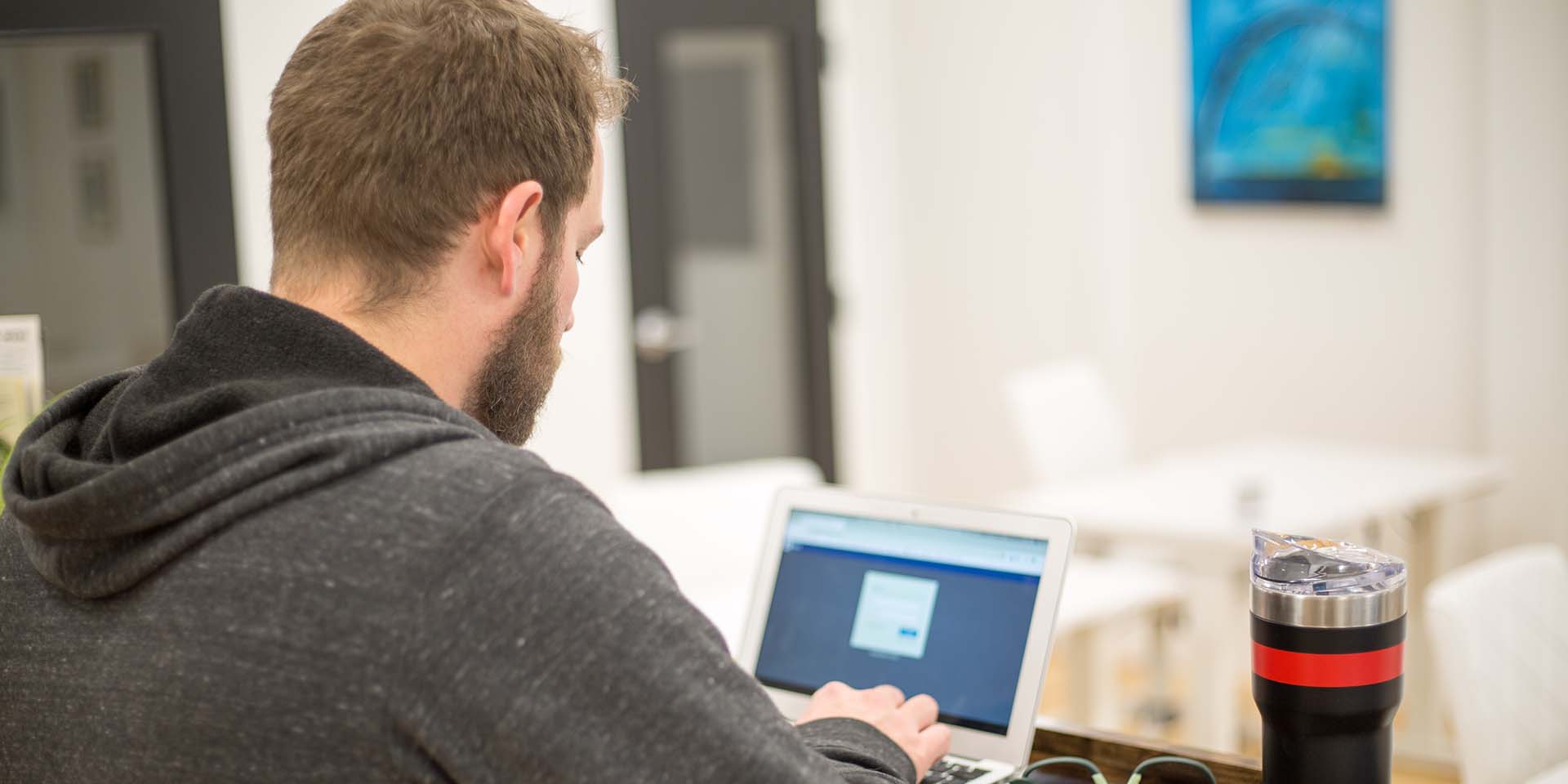 Hosting, Dominio y Correos corporativos